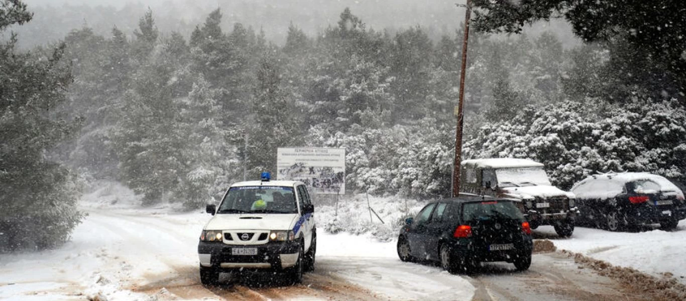 Τα πρώτα χιόνια έκαναν την εμφάνισή τους στη Μακεδονία - Σε ποια σημεία χρειάζονται αλυσίδες